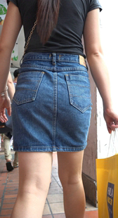 牛仔短裙大屁股少妇