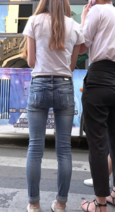 性感牛仔裤小妹如此深沟