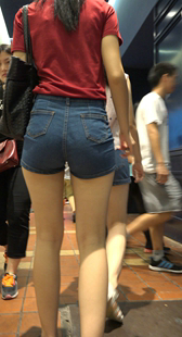 性感深沟牛仔热裤成熟少妇最有魅力