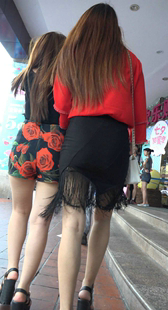 紧身包臀短裙宽臀美女