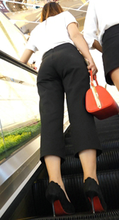 商场高跟西裤翘臀长发美女