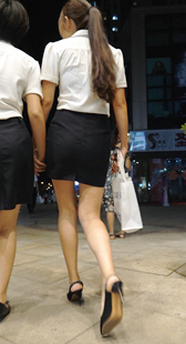 商场高跟制服短裙长发美女