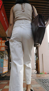 高挑白裤长腿紧内痕少女