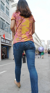 紧身牛仔包臀妈咪