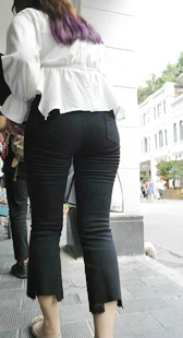 紧身黑裤大肥臀长发少女