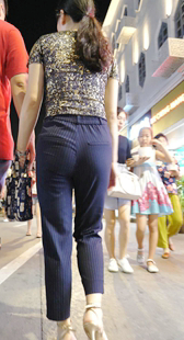 高跟西裤紧宽臀少妇
