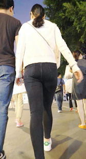 紧身黑牛仔翘臀熟女