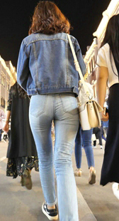 灰牛仔超深沟长发宽臀少妇