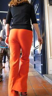 橘红西裤翘臀长发少妇