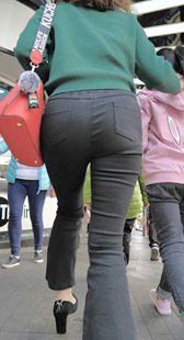 细腰饱满大宽臀性感少妇