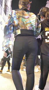 紧身打底裤宽臀少妇