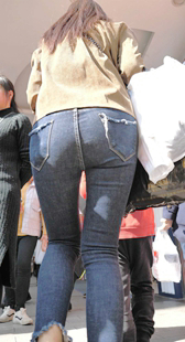 超紧牛仔裤苹果臀深沟大美女