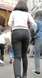 超紧黑裤苹果臀真诱人