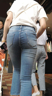 超紧蓝牛丰满翘臀少女