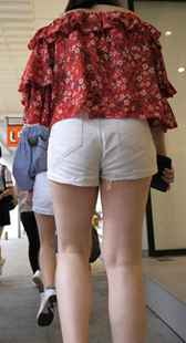 白短裤巨臀学大妹