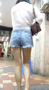 牛仔短裤大长腿学妹