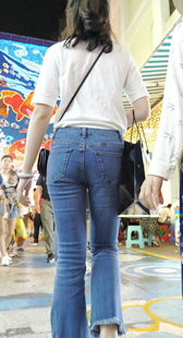 牛仔喇叭裤长发大学妹