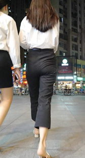 性感长发西裤紧臀美女