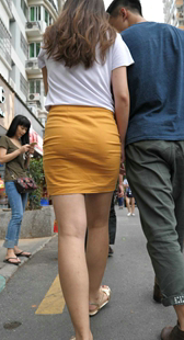 紧身黄短裙包臀大学妹