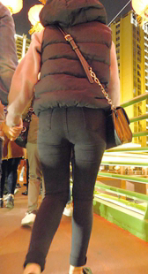 饱满黑牛仔肥臀妹子