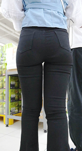 紧身黑牛苹果臀深沟V内痕少女