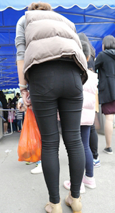 黑裤大肥臀紧内痕熟女