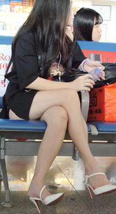 高跟超短裙性感小柏芝