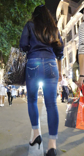 高跟牛仔肥臀长发少妇超会扭