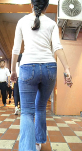 牛仔紧身大肥臀熟女