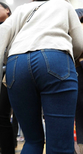 高挑牛仔饱满大翘臀大学妹