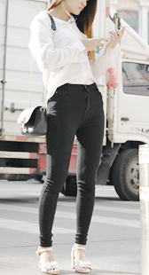 黑裤圆臀长发美女三角往前顶