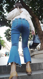 饱满包臀牛仔喇叭裤美少女