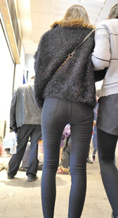 紧身打底裤美女三角暴露战斗力