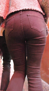 紧身牛仔苹果臀大学妹