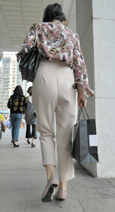 米色西裤蕾丝内痕少妇