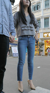 高跟蓝牛长发紧臀女神