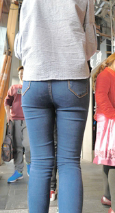 超紧牛仔苹果臀大学妹等你来战