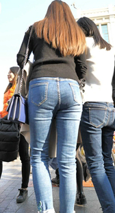 高挑蓝牛紧臀长发美女