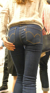 牛仔饱满翘臀金发美女