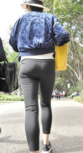 瑜伽裤大肥臀紧内痕美女