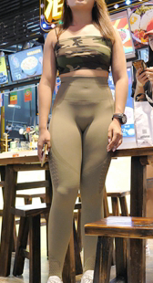 绿色瑜伽裤超重口味巨臀肥三角少妇