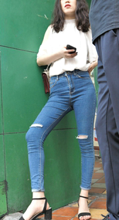 高挑牛仔饱满翘臀长发小姐姐