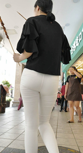 紧身白牛仔紧臀小情侣