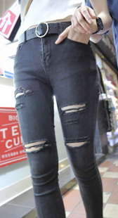 性感苹果臀黑牛仔美女