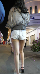 牛仔短裤性感美腿美女