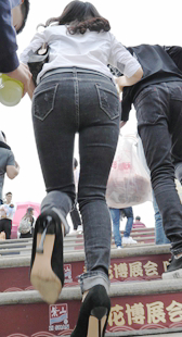 高跟黑牛宽臀长发美少妇