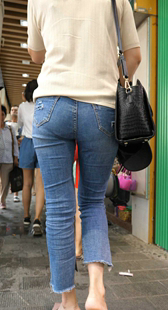 饱满紧身蓝牛大宽臀少妇