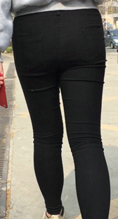 大屁股小妹警惕性高