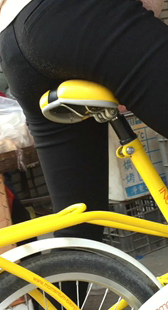 大屁股打底裤两少妇