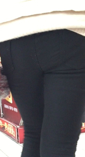 超市紧臀黑裤少女